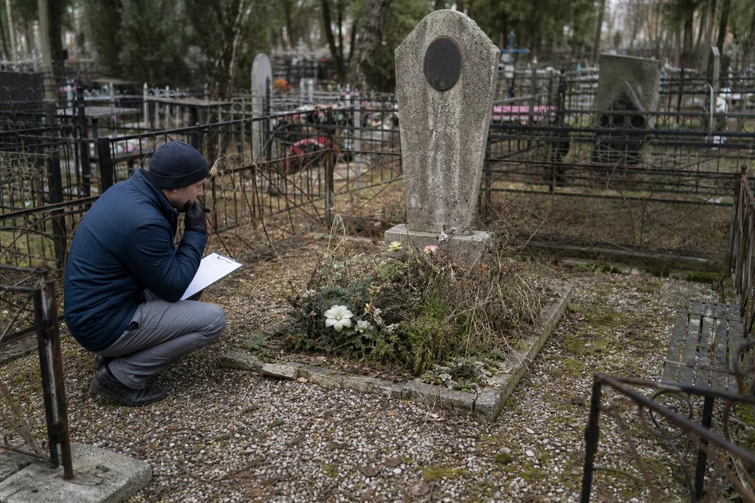 Осмотр существующего места захоронения перед благоустройством